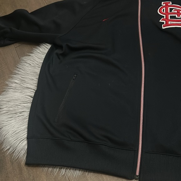Men, St. Louis Cardinals Nikes zip up sweatshirt - Picture 9 of 17